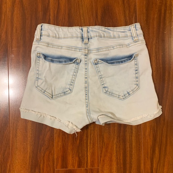 Light wash jean shorts - Picture 2 of 2